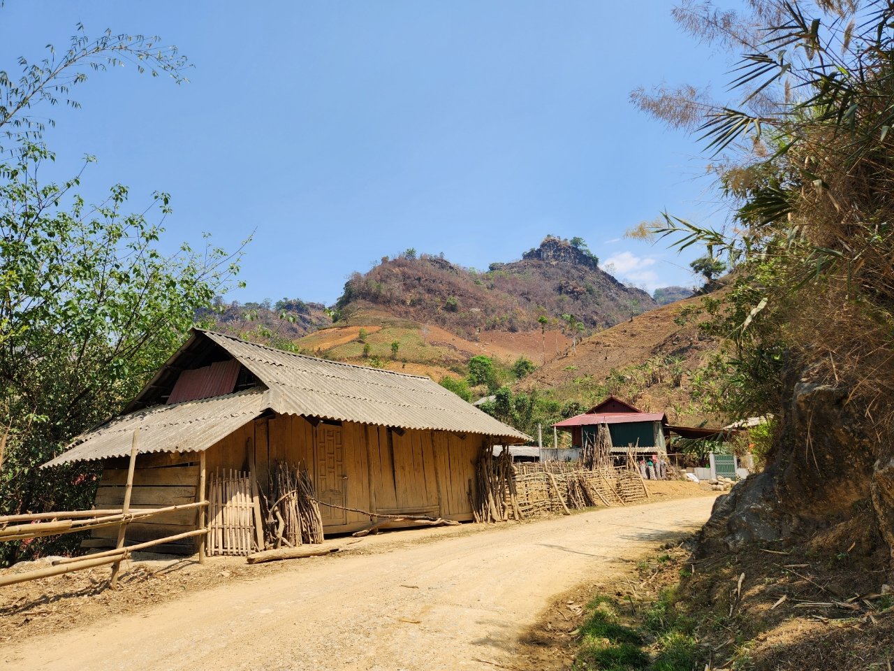 7-Day Northwest Vietnam Cycling Tour: Lai Chau to Moc Chau Adventure